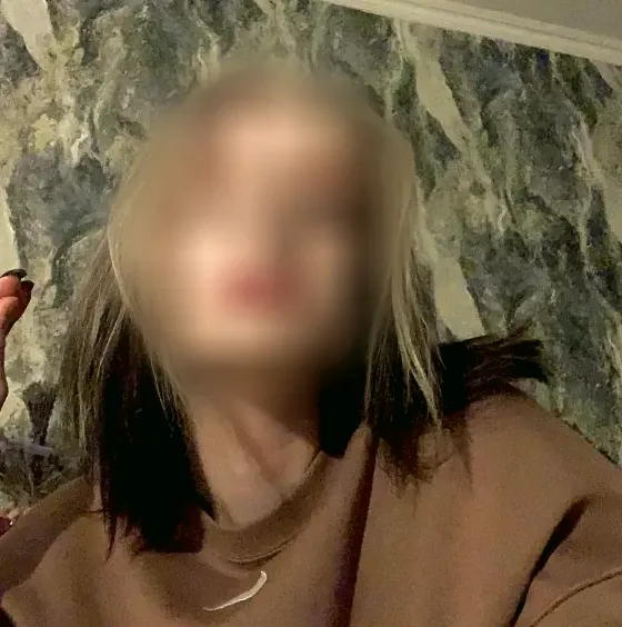 Cerys, 19
