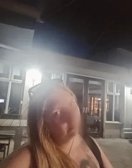 Ella, 35