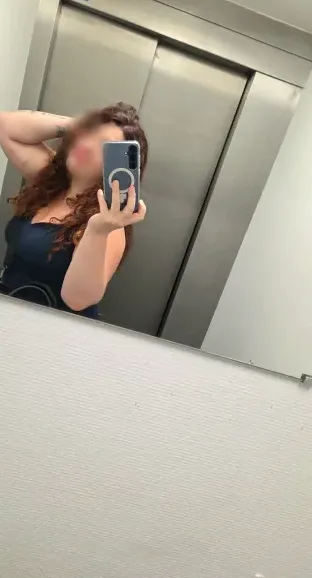 Evie, 34