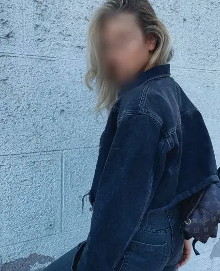 Holly, 31