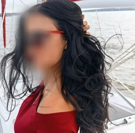 Julia, 35