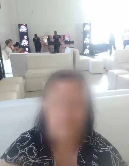 Laura, 36