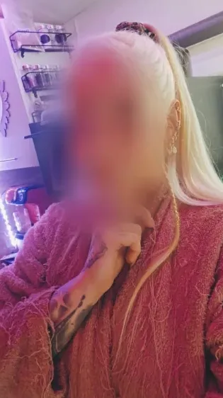 Laura, 34