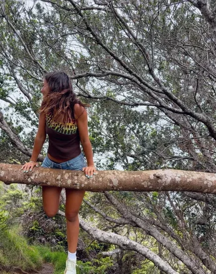 Mhairi, 26