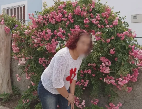 Mia, 35