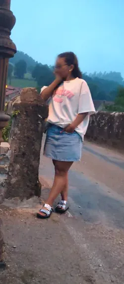 Nadia, 32