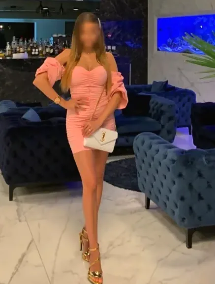 Niamh, 25