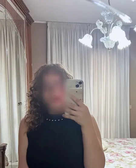 Samantha, 21