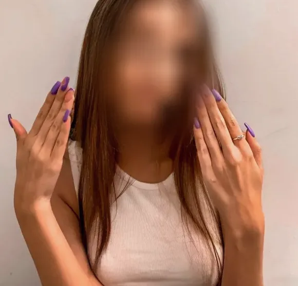 Yasmin, 30